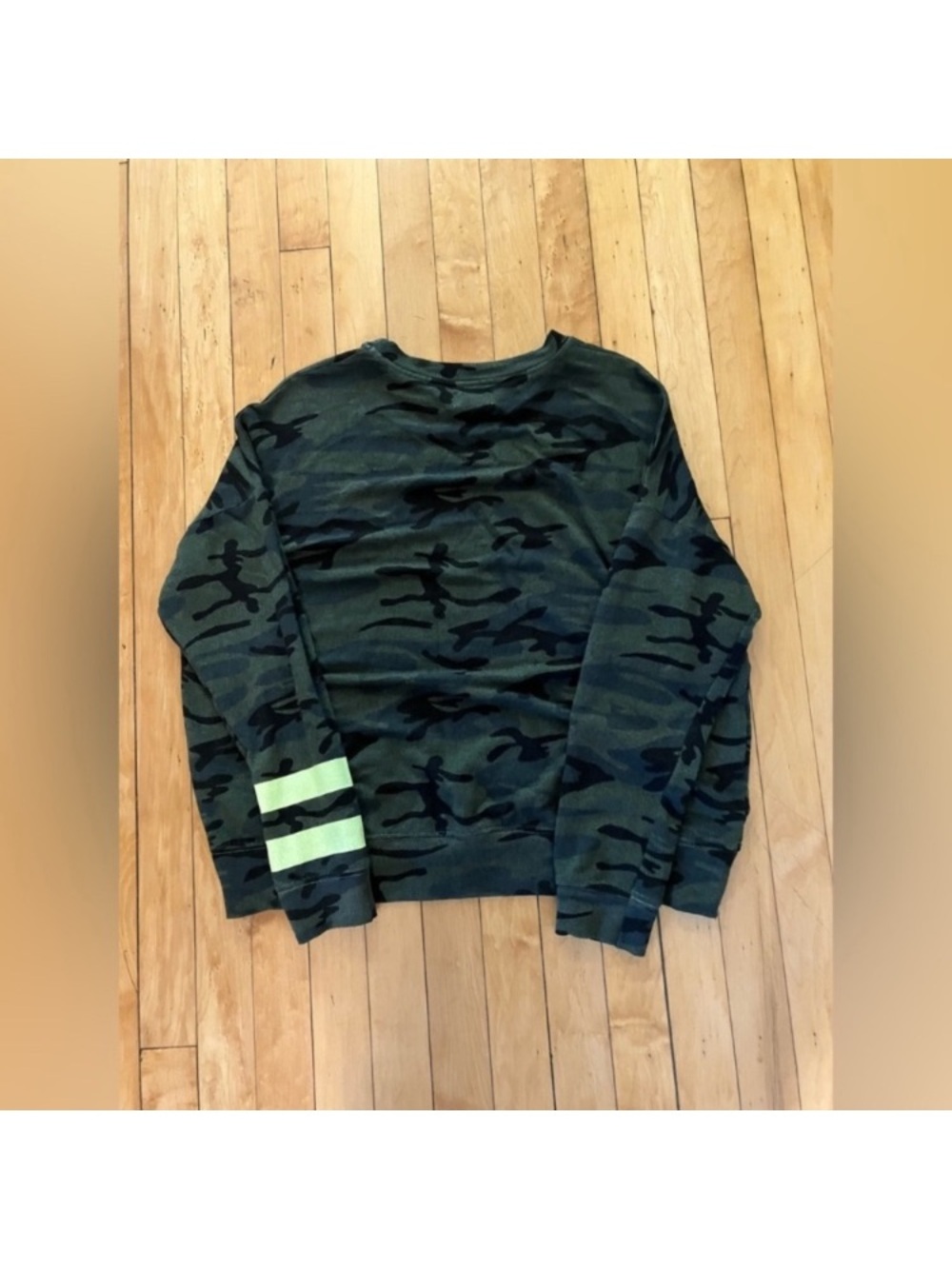 Sundry Camo Army Green Lightweight Crewneck Sweatshirt Neon Stripe size 1 Small - Picture 7 of 9